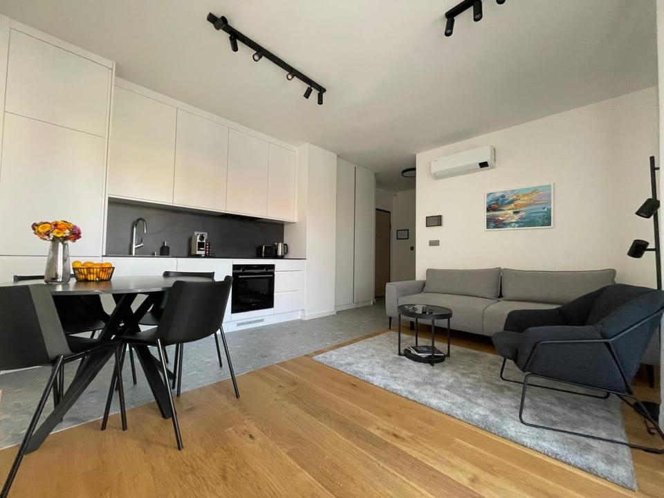 Kitchen or kitchenette, Living room, Seating area, Dining area