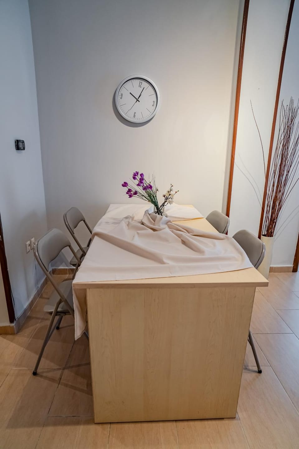 Photo of the whole room, Decorative detail, Decorative detail, Seating area, Dining area