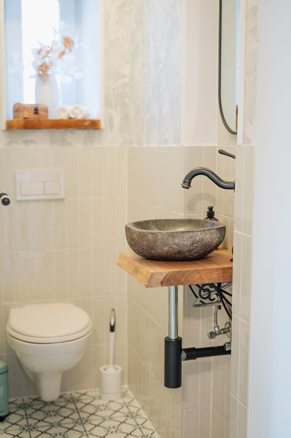 Bathroom, Living room