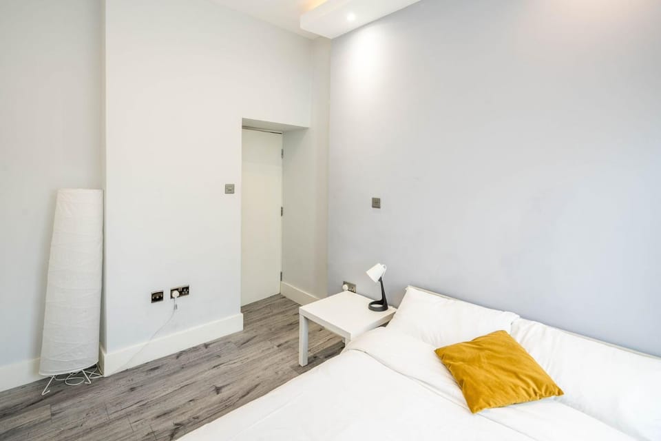Charming 2 bedroom, Kensington, Chelsea, Harrods Apartment in City of Westminster