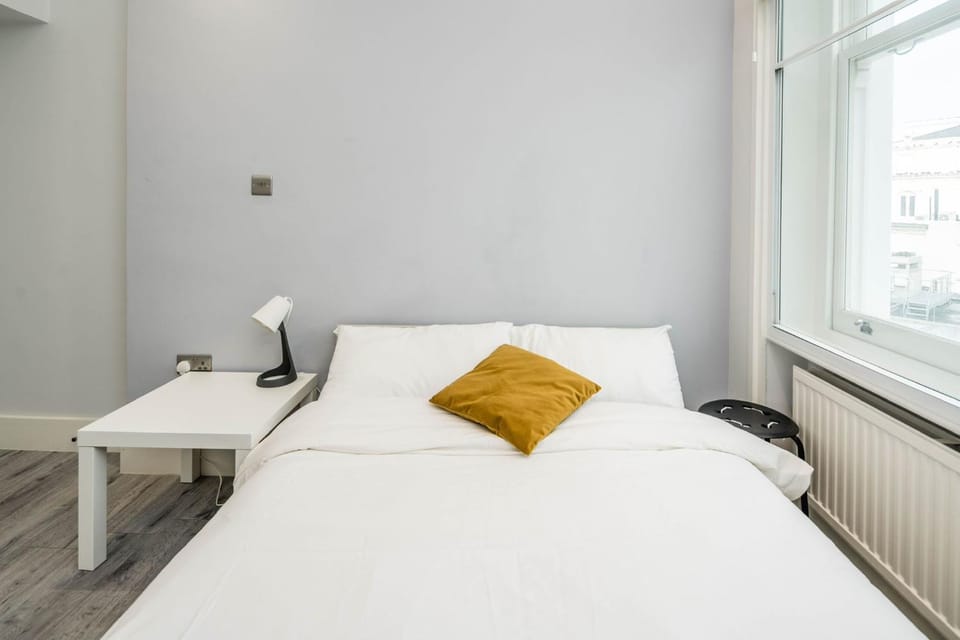 Charming 2 bedroom, Kensington, Chelsea, Harrods Apartment in City of Westminster