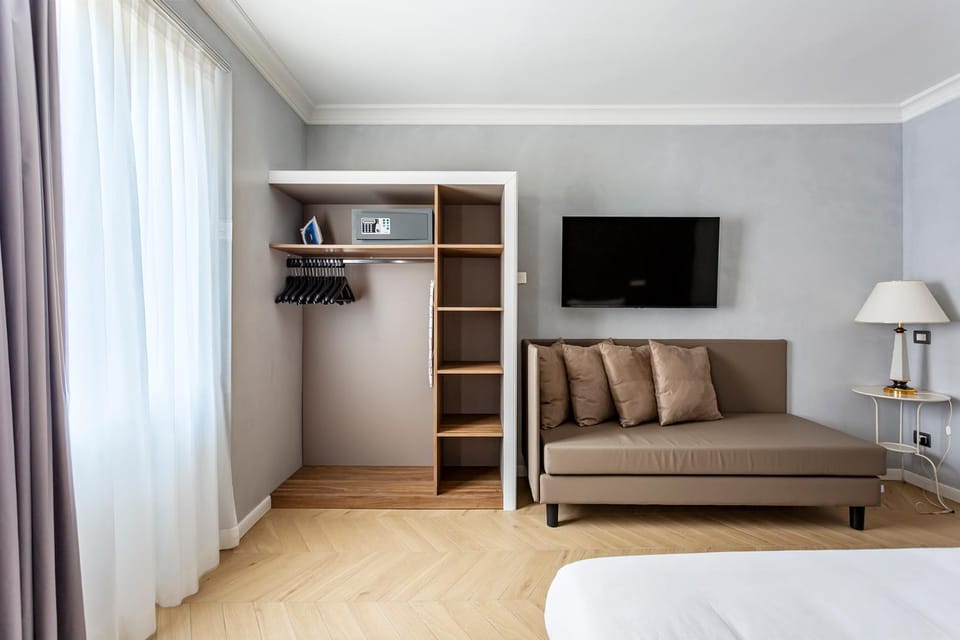 Bedroom, flat iron, wardrobe, air conditioner