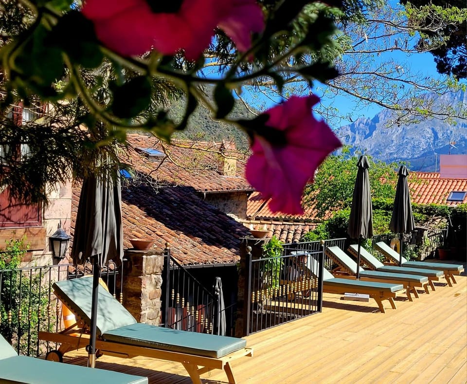 Mountain view, Swimming pool, sunbed