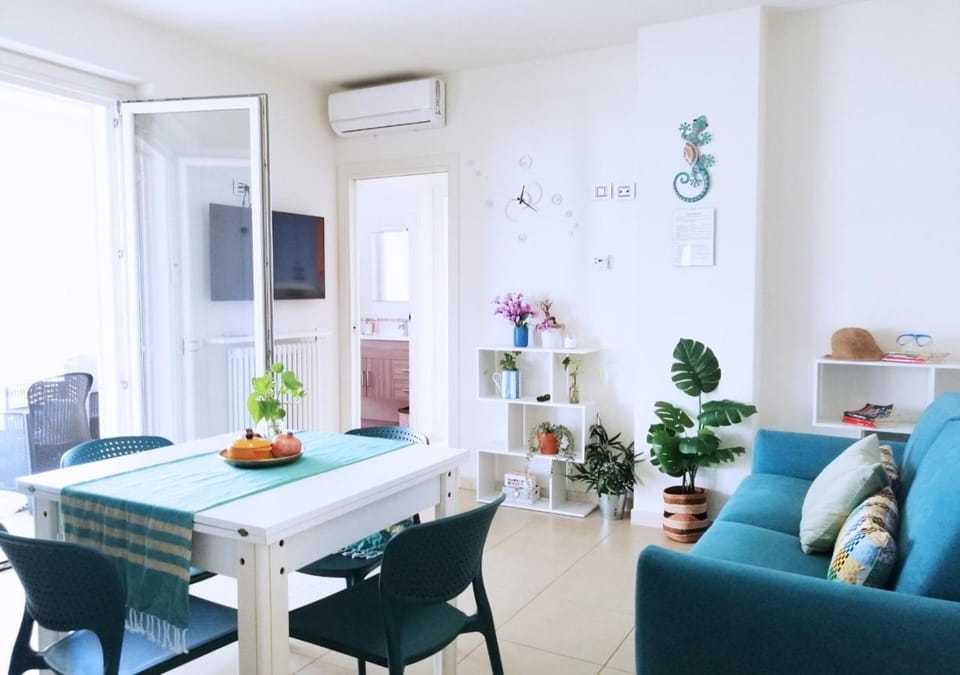 TV and multimedia, Living room, Dining area, air conditioner