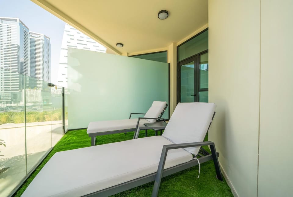 Balcony/Terrace, sunbed