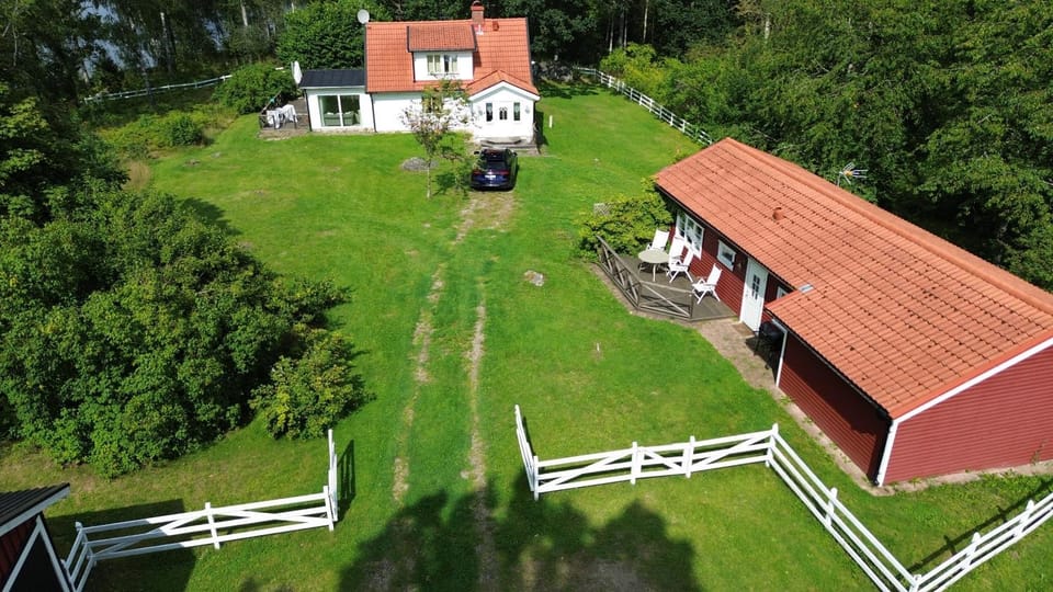 Property building, Natural landscape, Garden, Garden view