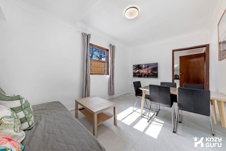 KozyGuru | Thornleigh | Charming Two-Bed Townhouse Apartment in Sydney