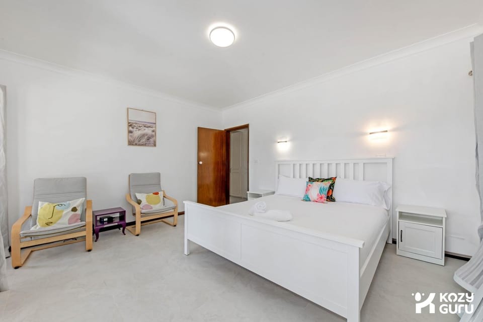 KozyGuru | Thornleigh | Charming Two-Bed Townhouse Apartment in Sydney