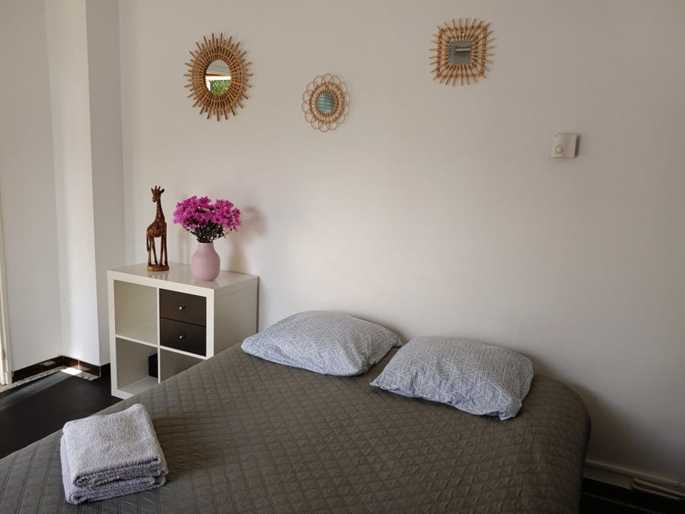 Bed, Photo of the whole room, Bedroom