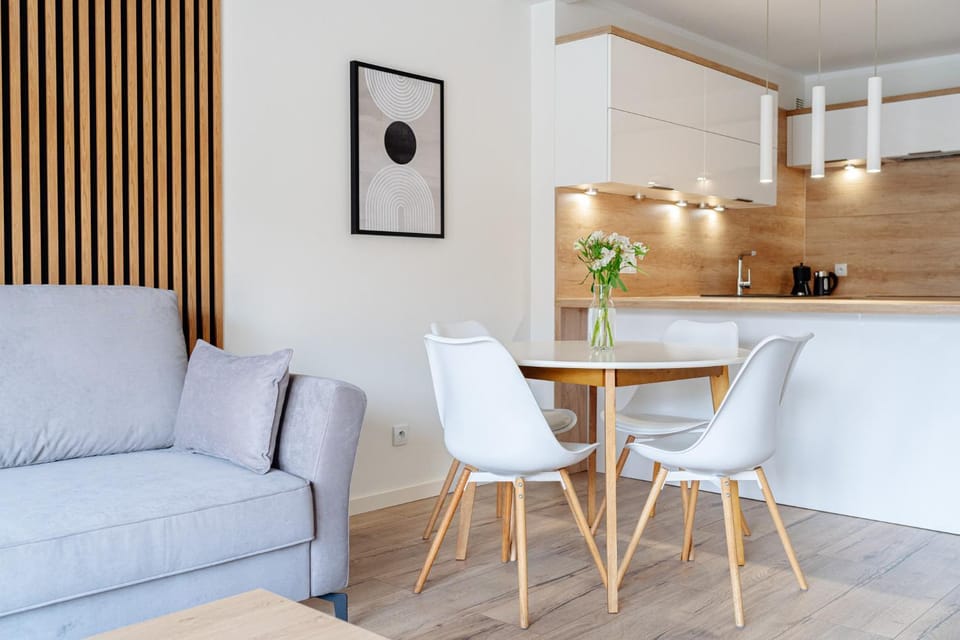 Kitchen or kitchenette, Living room, Seating area, Dining area