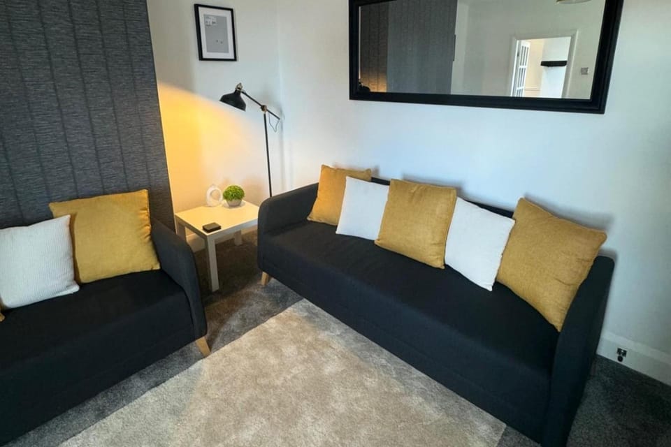 Simonside Apartment - Sleeps 6 - Pets Ok - Parking Apartment in Newcastle upon Tyne