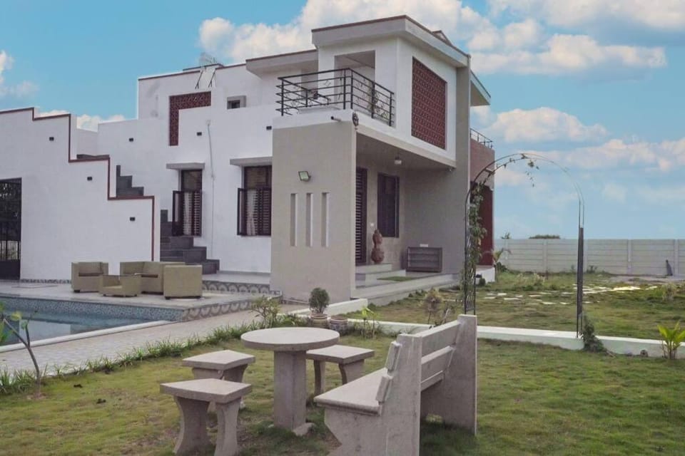 Retreat on the Ridge by Jade- Hill View pool Villa near Bangalore Villa in Karnataka