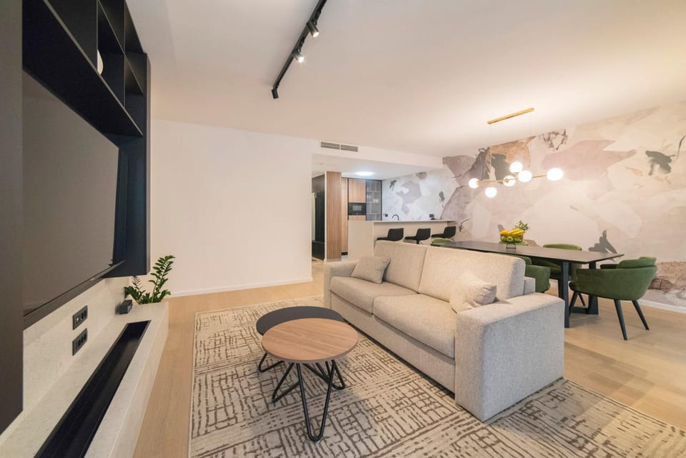 TV and multimedia, Kitchen or kitchenette, Living room, Dining area