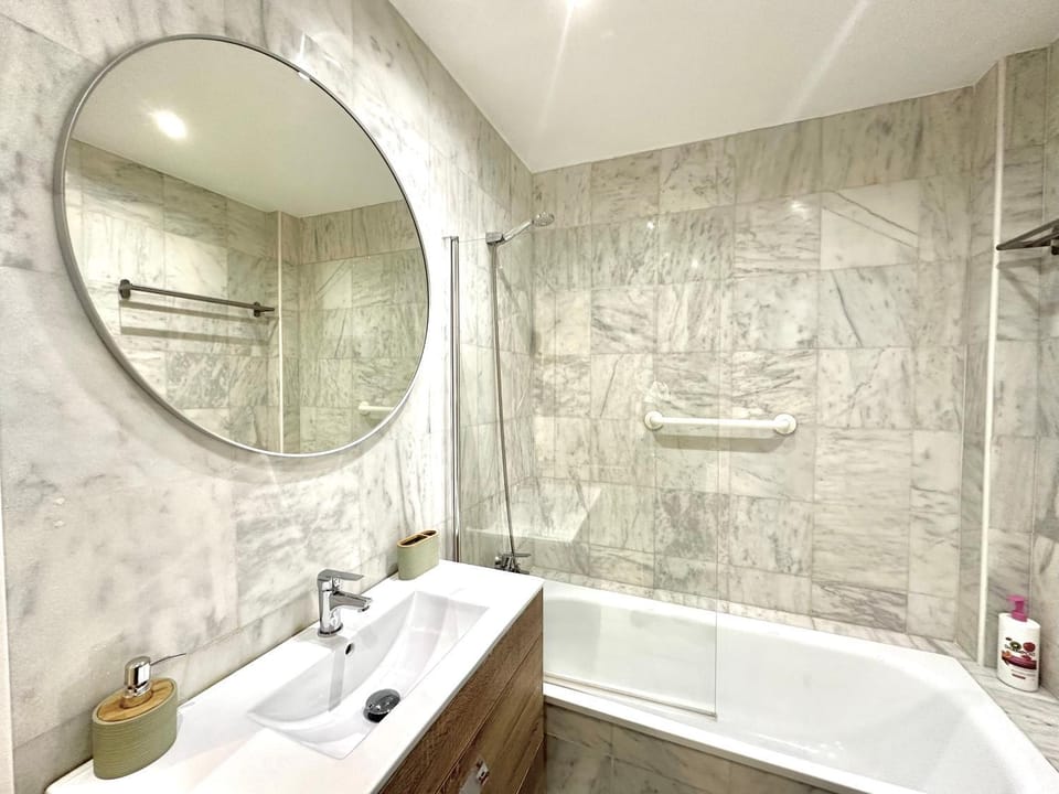 Bathroom, Bath