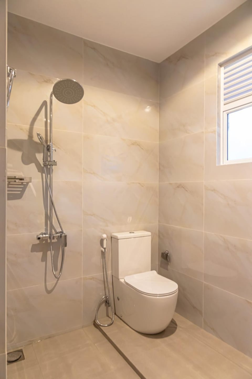 Shower, Toilet
