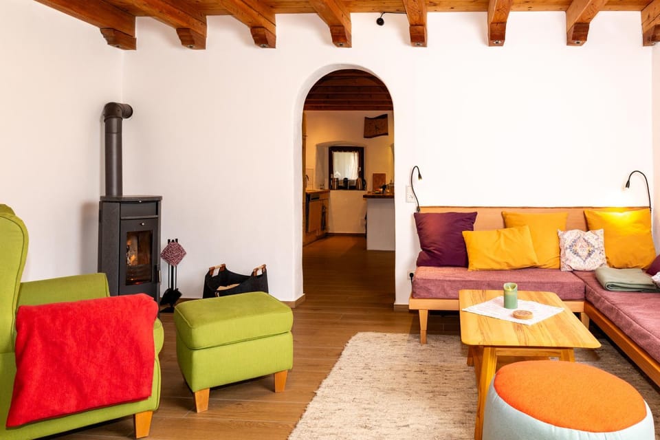 Living room, Seating area, oven