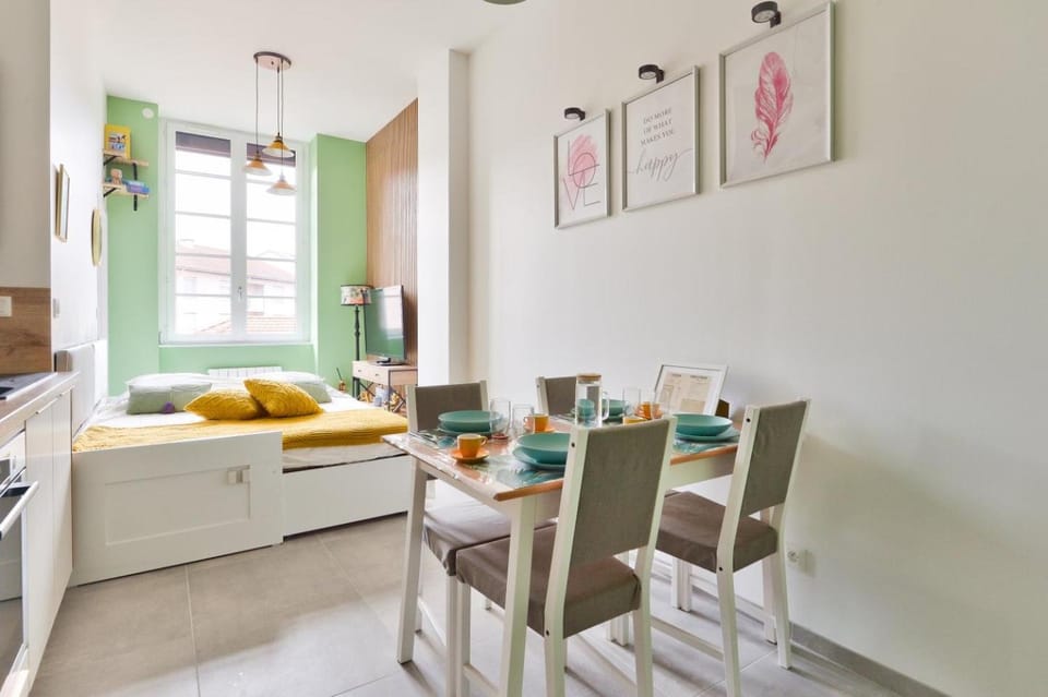 Bed, Living room, Dining area