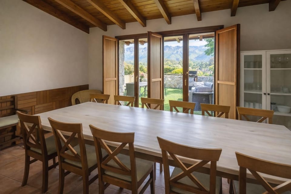 Bird's eye view, Dining area, Garden view