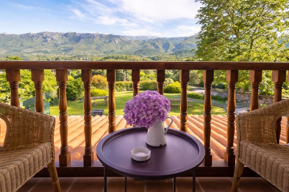 Property building, Bird's eye view, BBQ facilities, Garden, Balcony/Terrace, City view, Garden view