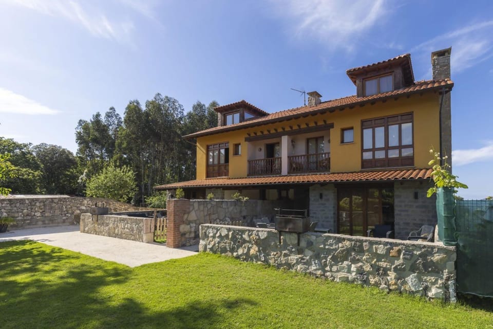 Facade/entrance, Bird's eye view, Garden, City view, Garden view, Street view