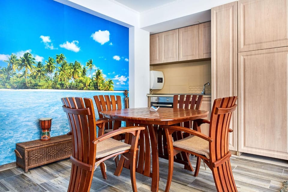 Kitchen or kitchenette, Living room, Seating area, Dining area