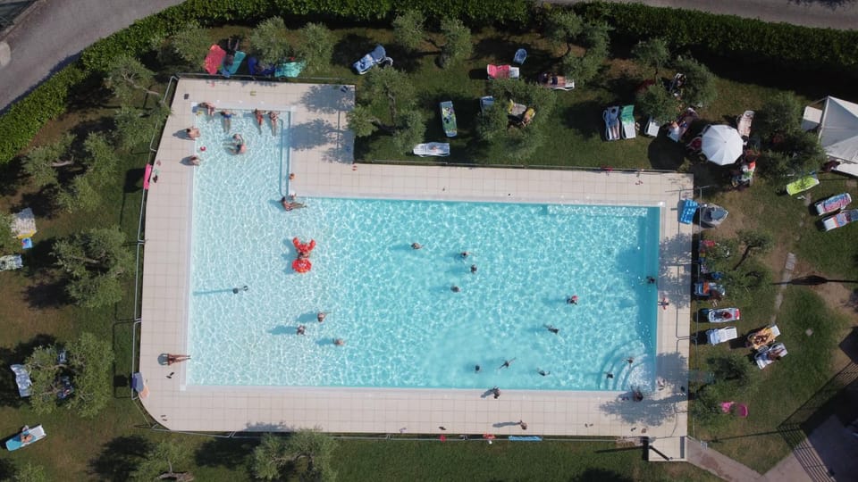 Day, People, Bird's eye view, Pool view, Swimming pool, group of guests, sunbed