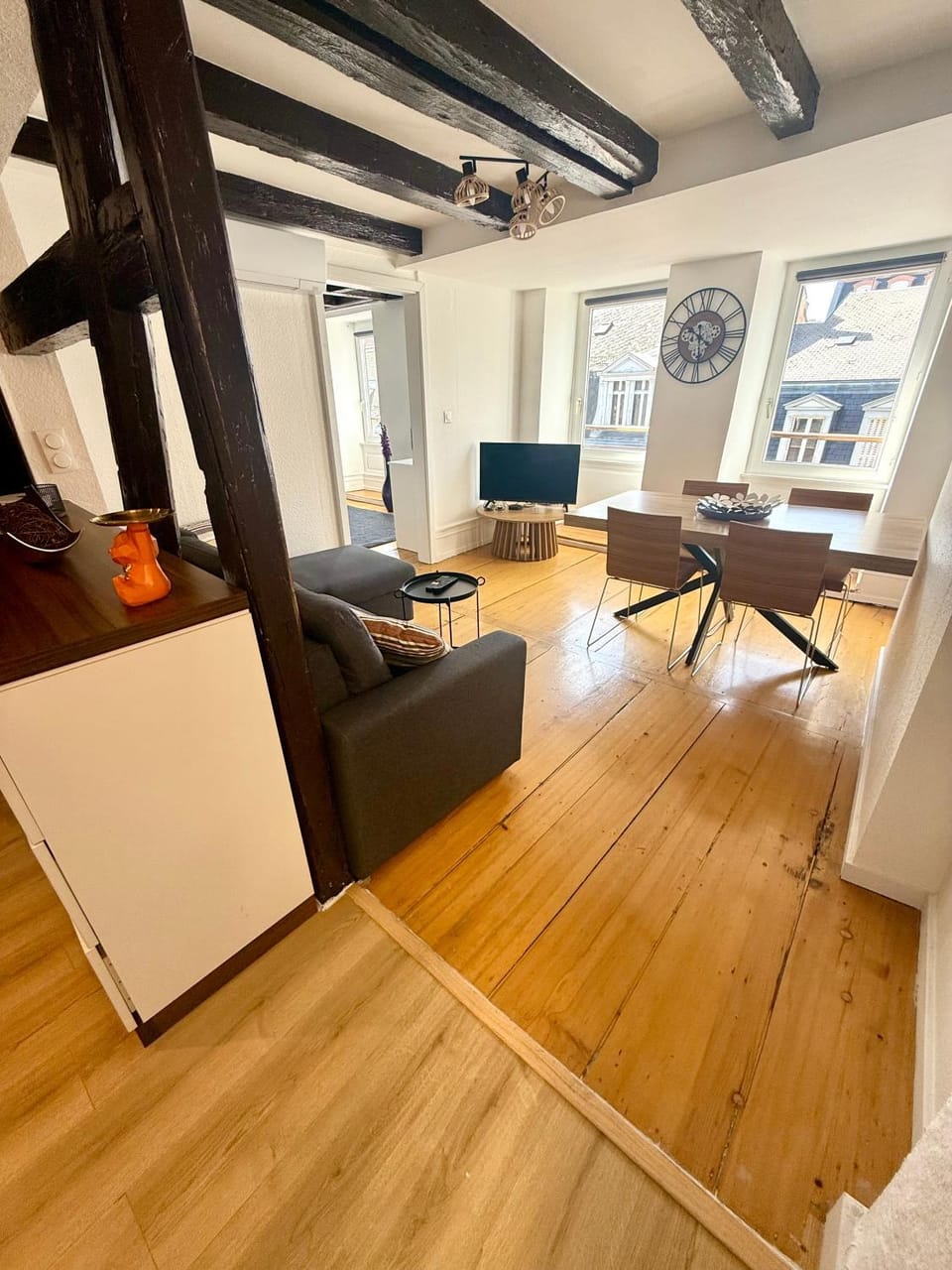 TV and multimedia, Living room, Seating area