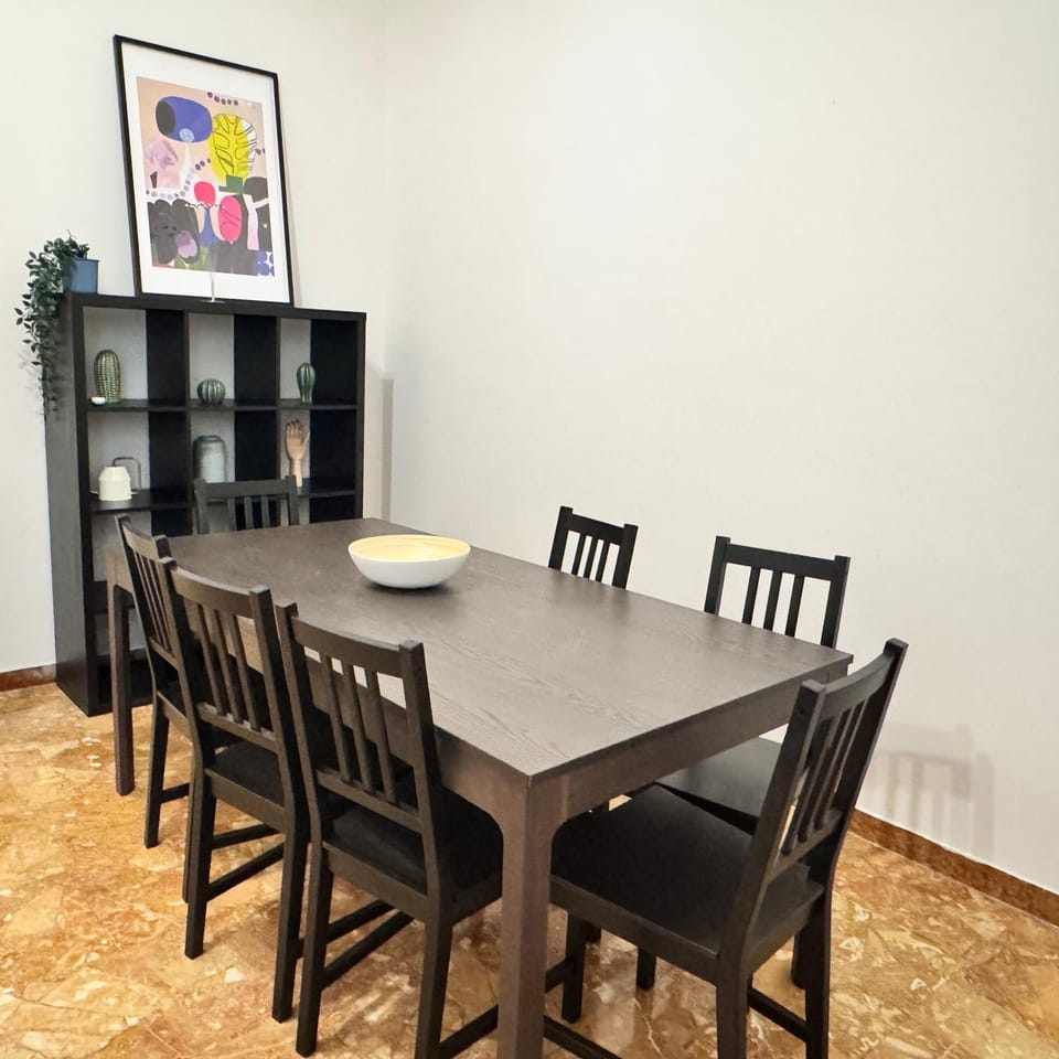 Dining area, internet, air conditioner