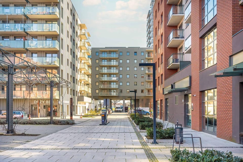 Property building, Day, Neighbourhood, City view, Street view, Location