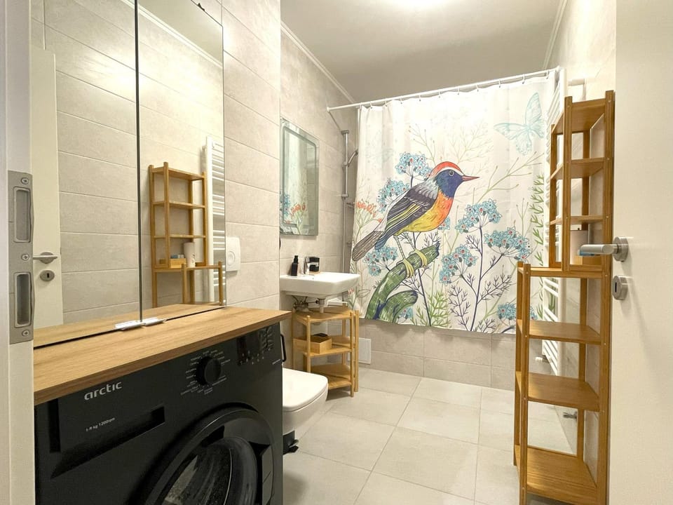 Shower, Bathroom, Photo of the whole room, towels, washing machine
