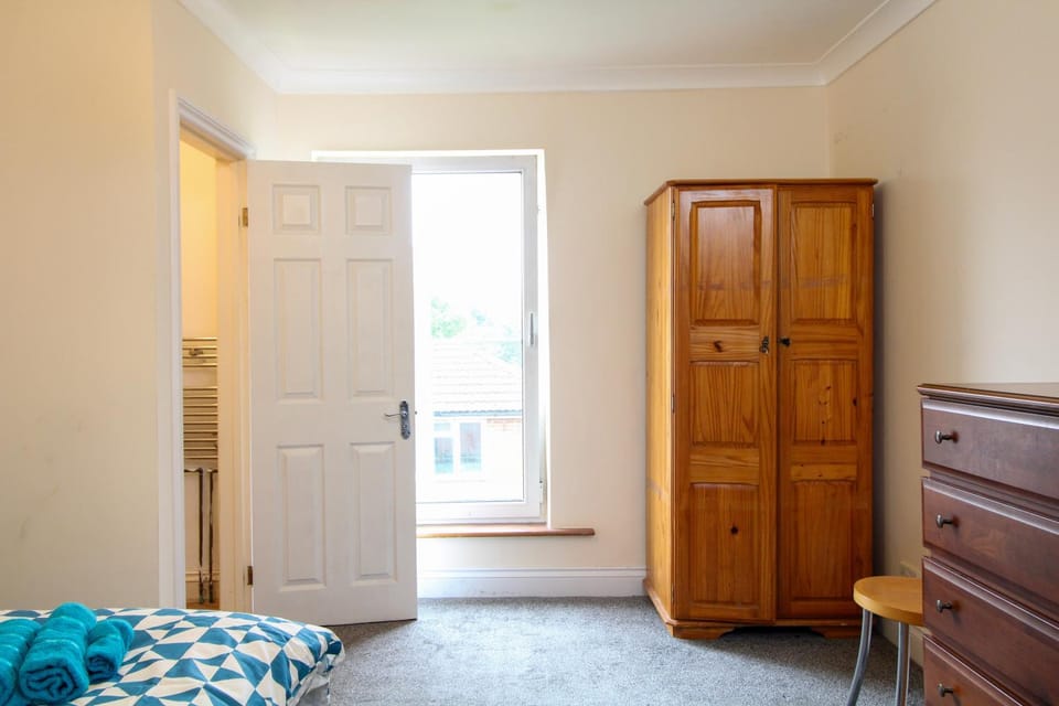 Darwin road guest house 5 Bed and Breakfast in Southampton