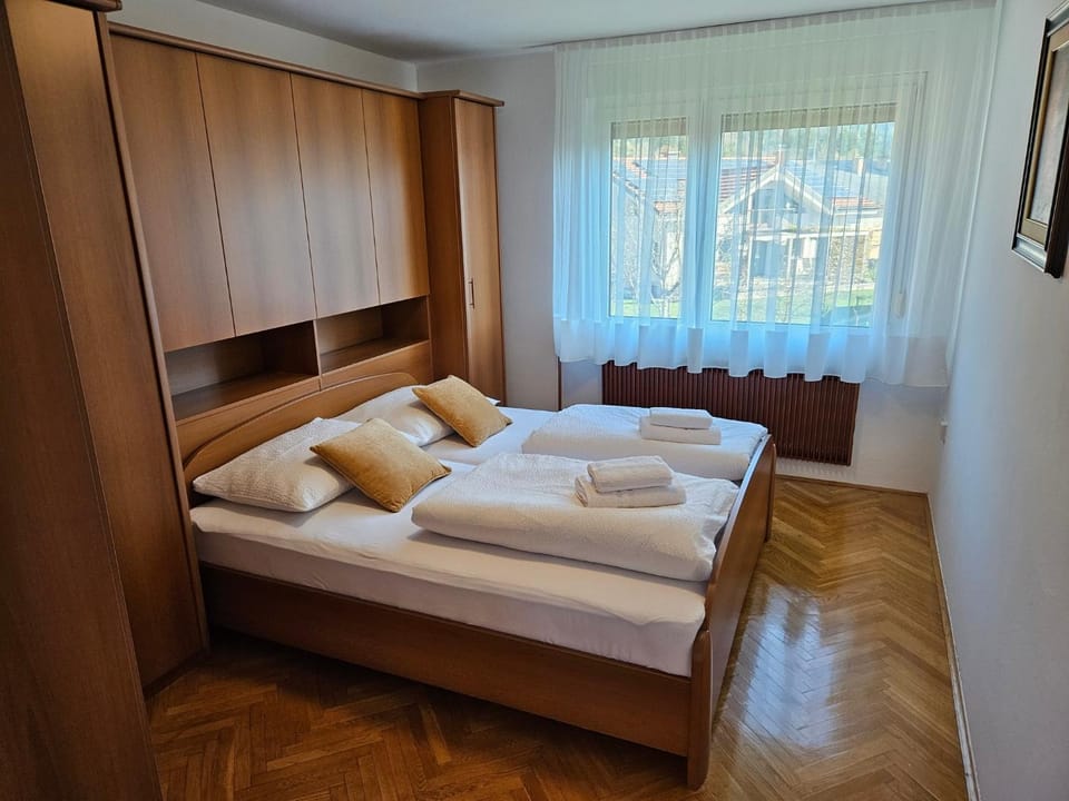 Bed, Bedroom, towels, wardrobe
