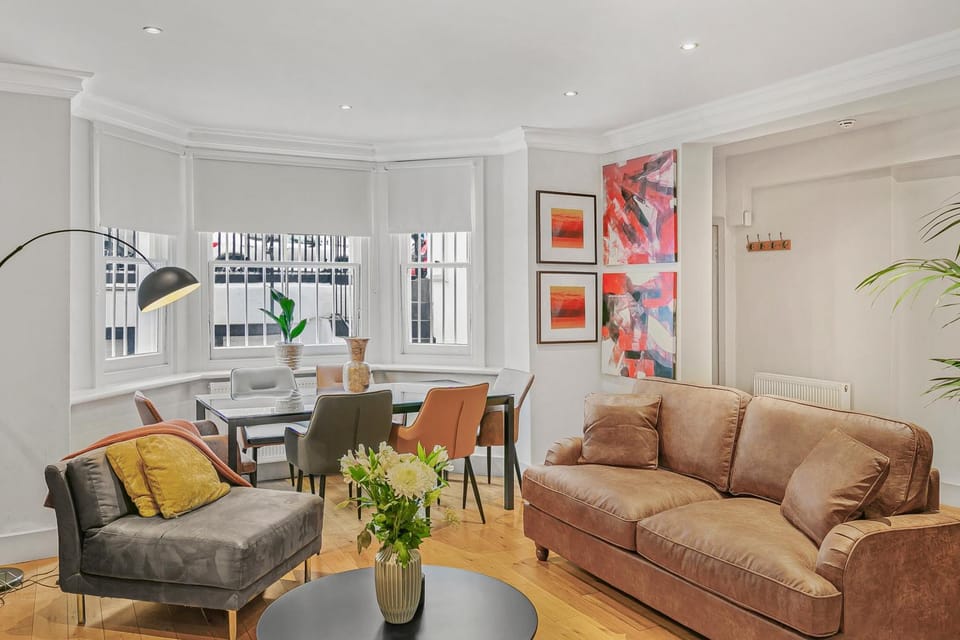 Living room, Seating area, Dining area