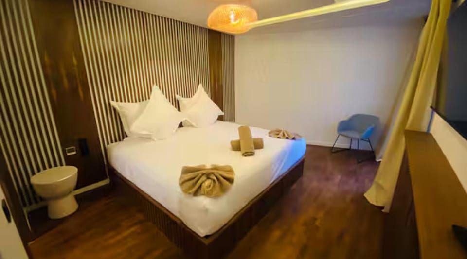 Photo of the whole room, Bedroom