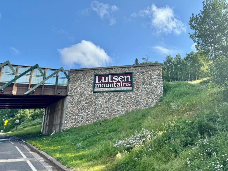 Ski in Ski out Townhome, Indoor and outdoor pools, hot tub, fire pits, and more House in Lutsen