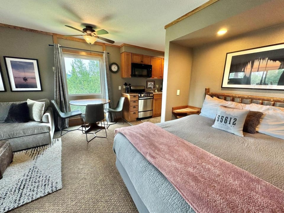 Lutsen Mtn Ski-In/Ski-Out Studio | Lake & Mtn View House in Lutsen