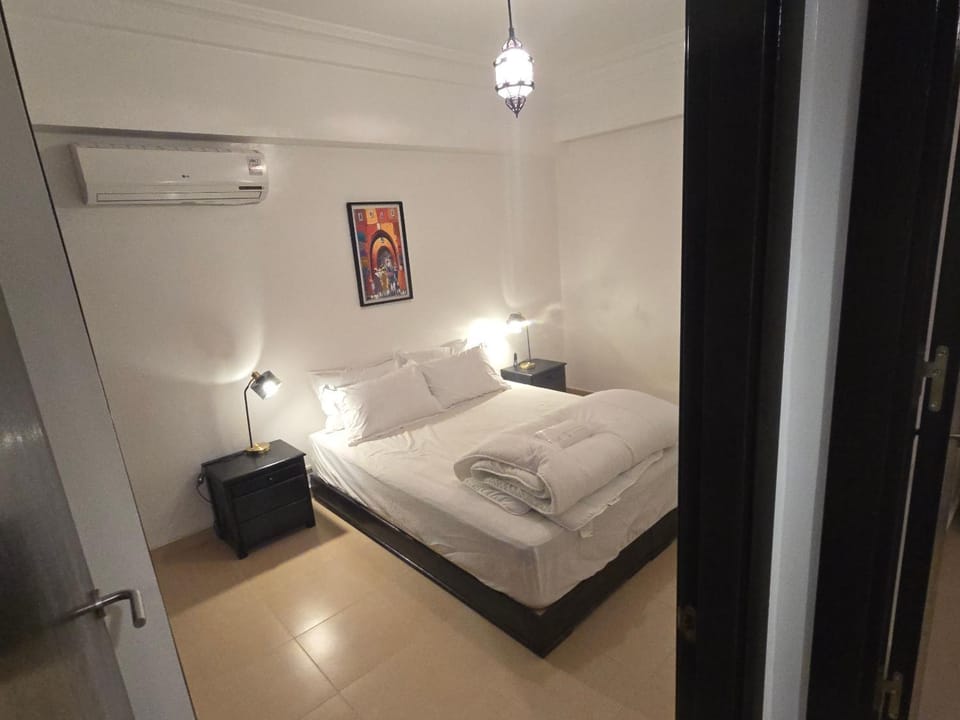 Bed, Photo of the whole room, Bedroom, air conditioner