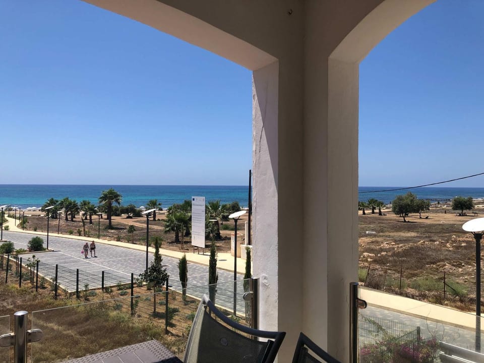 Lighthouse Beach - 3BR Seafront Apt 50m to Beach with Sea Views - Sleeps 6 Apartment in Paphos