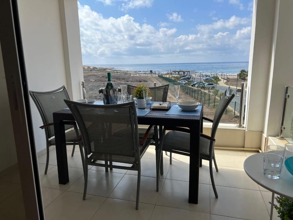 Patio, View (from property/room), Balcony/Terrace, Seating area, Dining area, Sea view