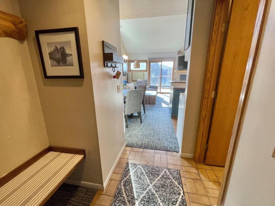Top Flr Ski-In/Ski-Out Condo | Hot Tub & Pool House in Lutsen