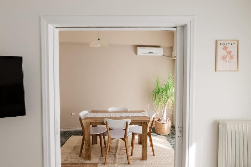 Dining area, heating, internet, air conditioner