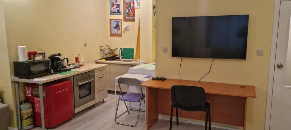 TV and multimedia, Kitchen or kitchenette, Dining area, oven