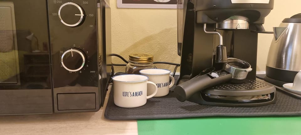 Coffee/tea facilities, microwave