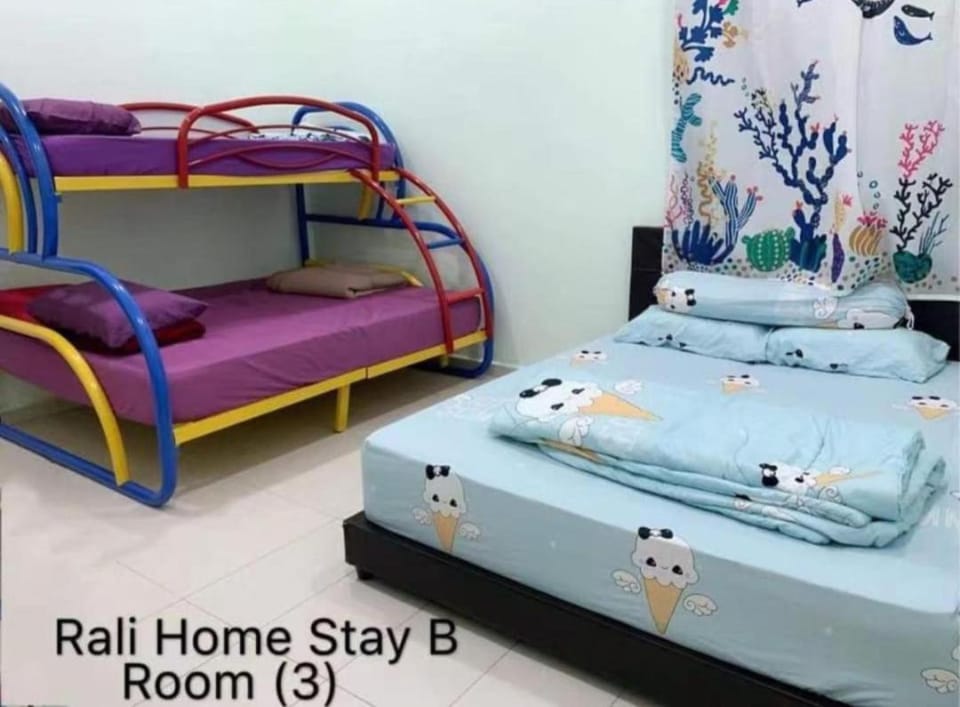 RALI Pd Homesaty B BBQ & Steamboat House in Port Dickson