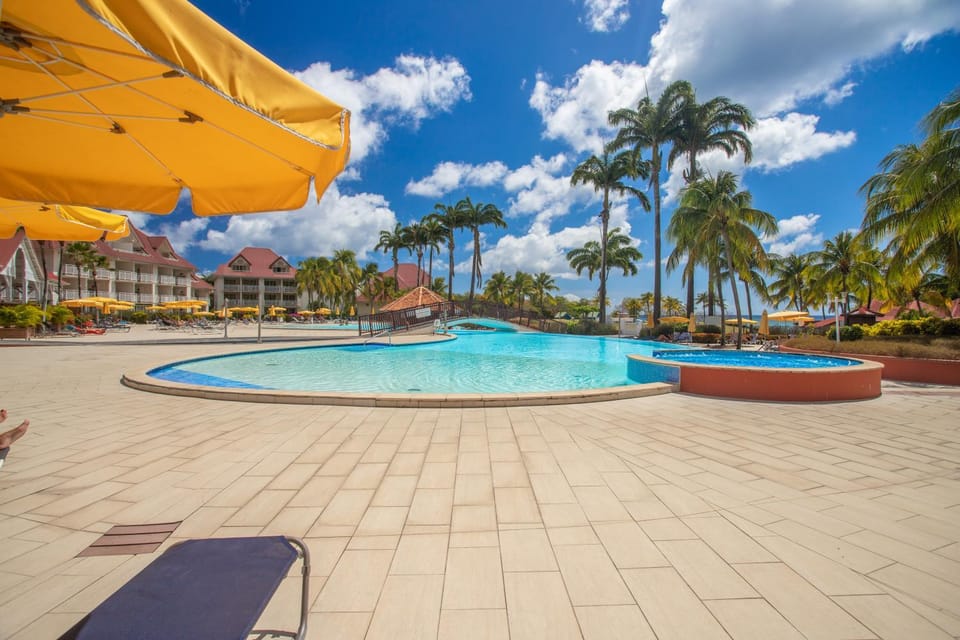 Pool view, Swimming pool, sunbed