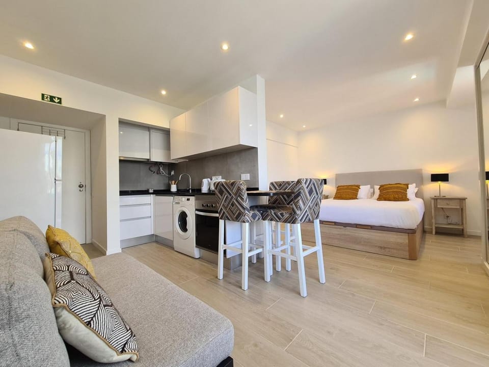 Bed, Kitchen or kitchenette, Living room, Dining area, Bedroom