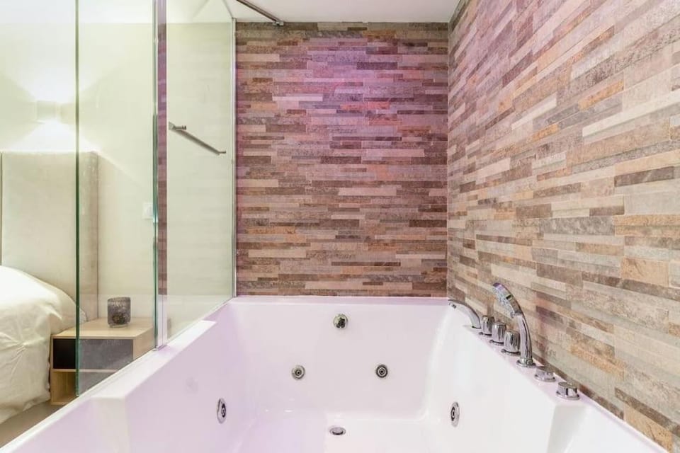 Shower, Hot Tub, Bathroom, Bath