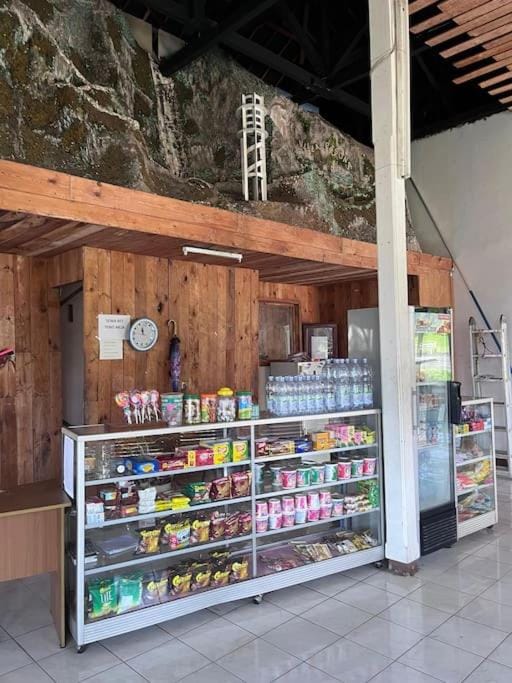 Supermarket/grocery shop