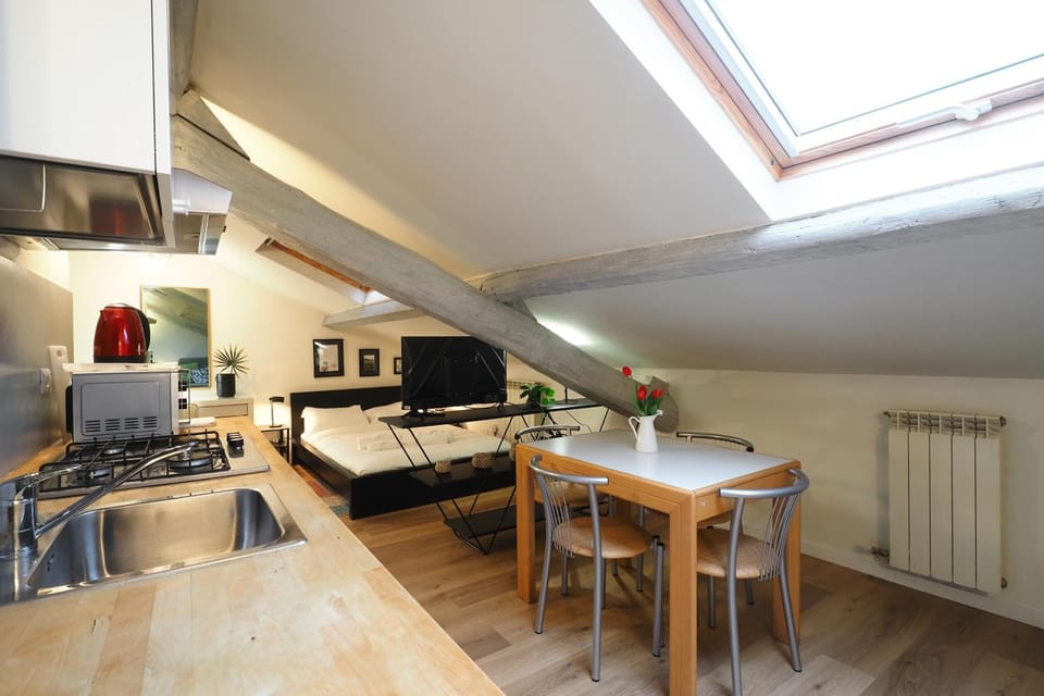 TV and multimedia, Kitchen or kitchenette, Living room, Dining area