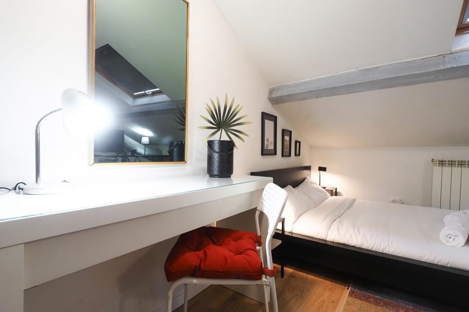 Bed, Photo of the whole room